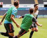 el leeds de bielsa volvio a ganar y un solo triunfo lo separa de la premier