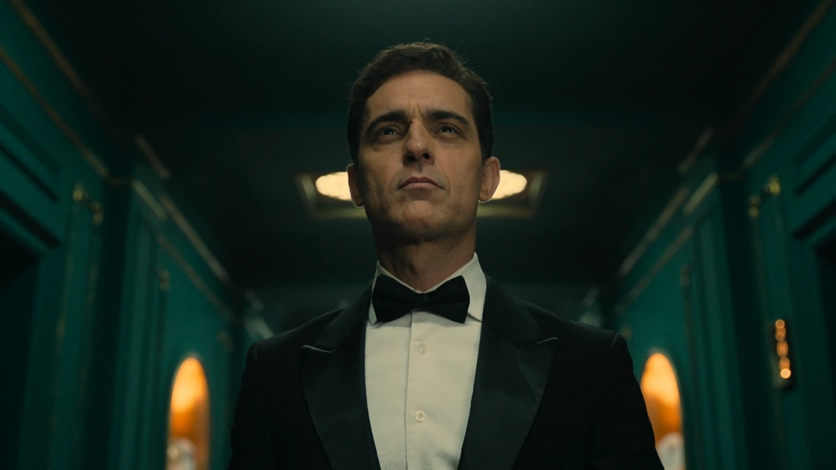 Netflix estrenó la precuela de La Casa de Papel introduciendo una nueva trama de robo multimillonario cargada de acción y humor. Netflix estrenó la precuela de La Casa de Papel introduciendo una nueva trama de robo multimillonario cargada de acción y humor.