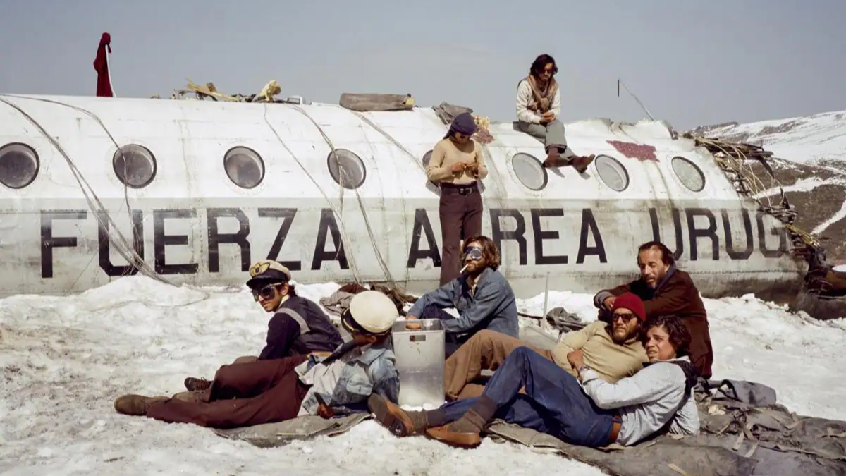 Emanuel Parga interpreta a Carlos Roque. Emanuel Parga interpreta a Carlos Roque.