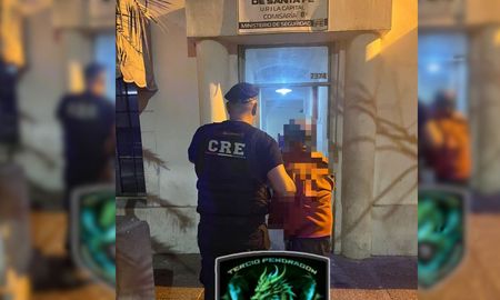 Un violento episodio se registró este sábado por la tarde, cuando un hombre atacó a otro con dos armas blancas en calle Río Negro al 6700, en el norte de Santa Fe. Un violento episodio se registró este sábado por la tarde, cuando un hombre atacó a otro con dos armas blancas en calle Río Negro al 6700, en el norte de Santa Fe.