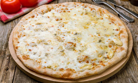 Cómo hacer la mejor pizza de cuatro quesos: la receta para prepararla en casa y sorprender a todos Cómo hacer la mejor pizza de cuatro quesos: la receta para prepararla en casa y sorprender a todos
