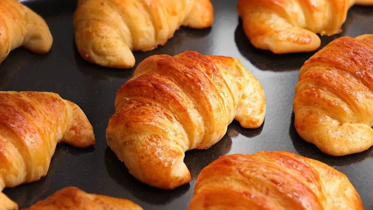 Cómo hacer medialunas con pocos ingredientes y en sartén.