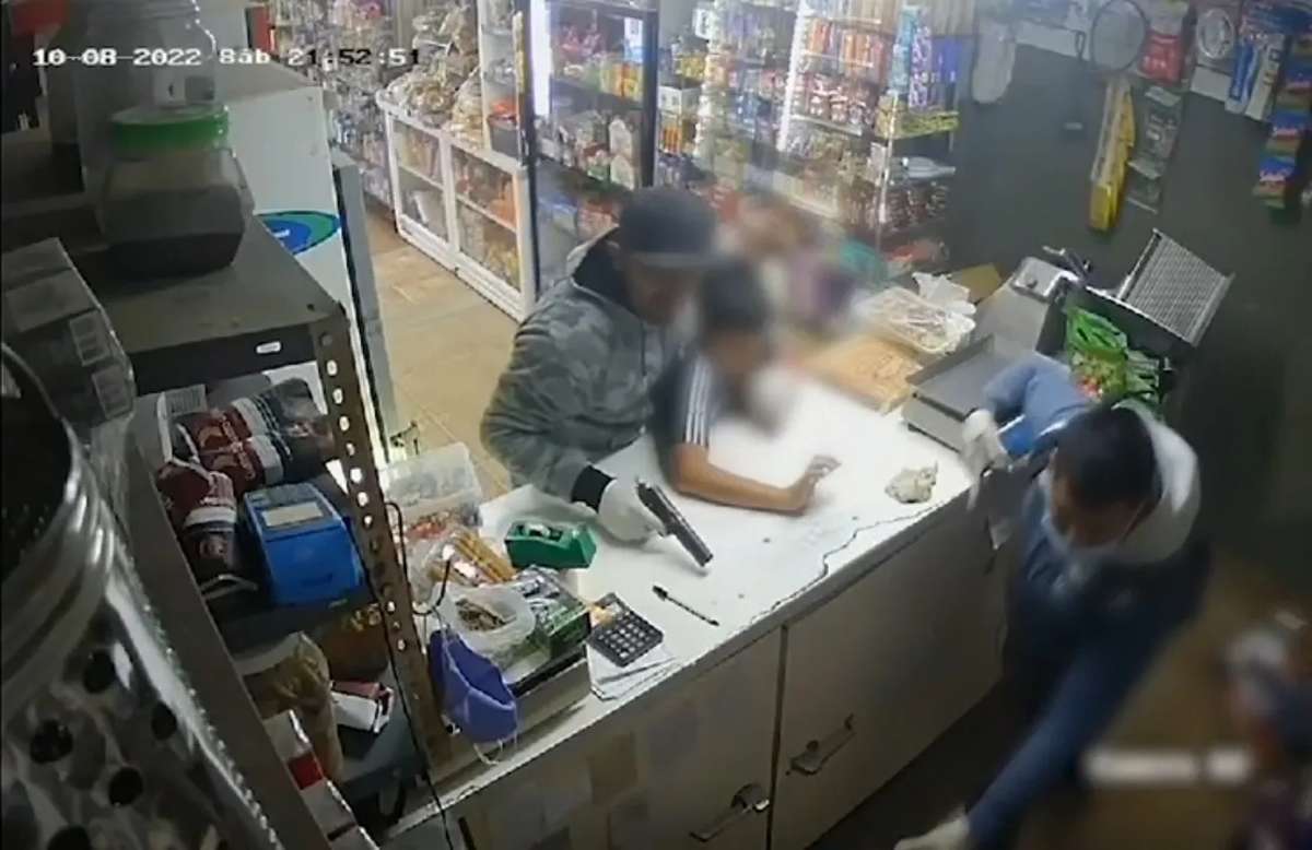 Robaron una despensa familiar