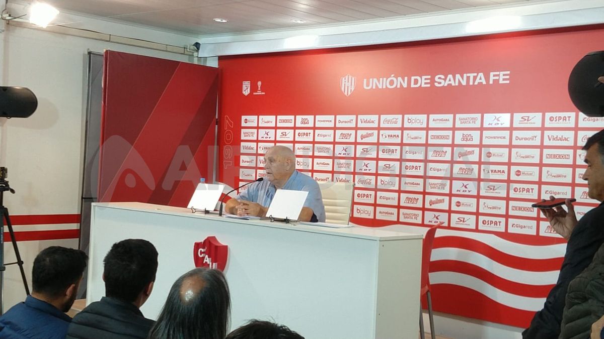 El presidente tatengue brindó una extensa conferencia de prensa en medio de la crisis deportiva e institucional que atraviesa el club.