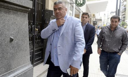 Claudio Chiqui Tapia fue reelecto a través de teleconferencia. Su mandato será hasta 2025 y tendrá la oportunidad de ir por la reelección en 2029. Claudio Chiqui Tapia fue reelecto a través de teleconferencia. Su mandato será hasta 2025 y tendrá la oportunidad de ir por la reelección en 2029.