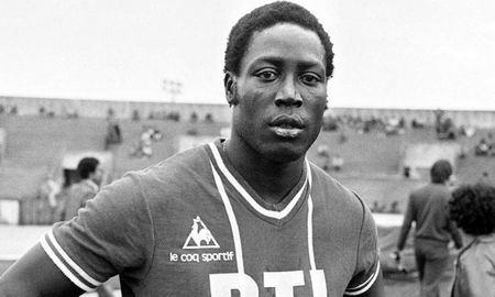 Jean-Pierre Adams, exjugador del Paris Saint-Germain, murió luego de permanecer 39 años en coma por un error en una cirugía que le iban a practicar en una rodilla. Jean-Pierre Adams, exjugador del Paris Saint-Germain, murió luego de permanecer 39 años en coma por un error en una cirugía que le iban a practicar en una rodilla.