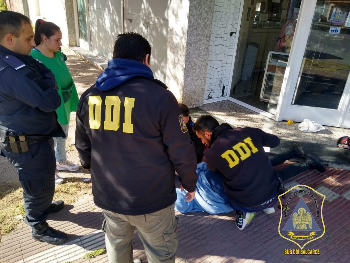 Un joven de Balcarce, Buenos Aires, fue interceptado por tres sujetos que lo amenazaron y le robaron un teléfono.
