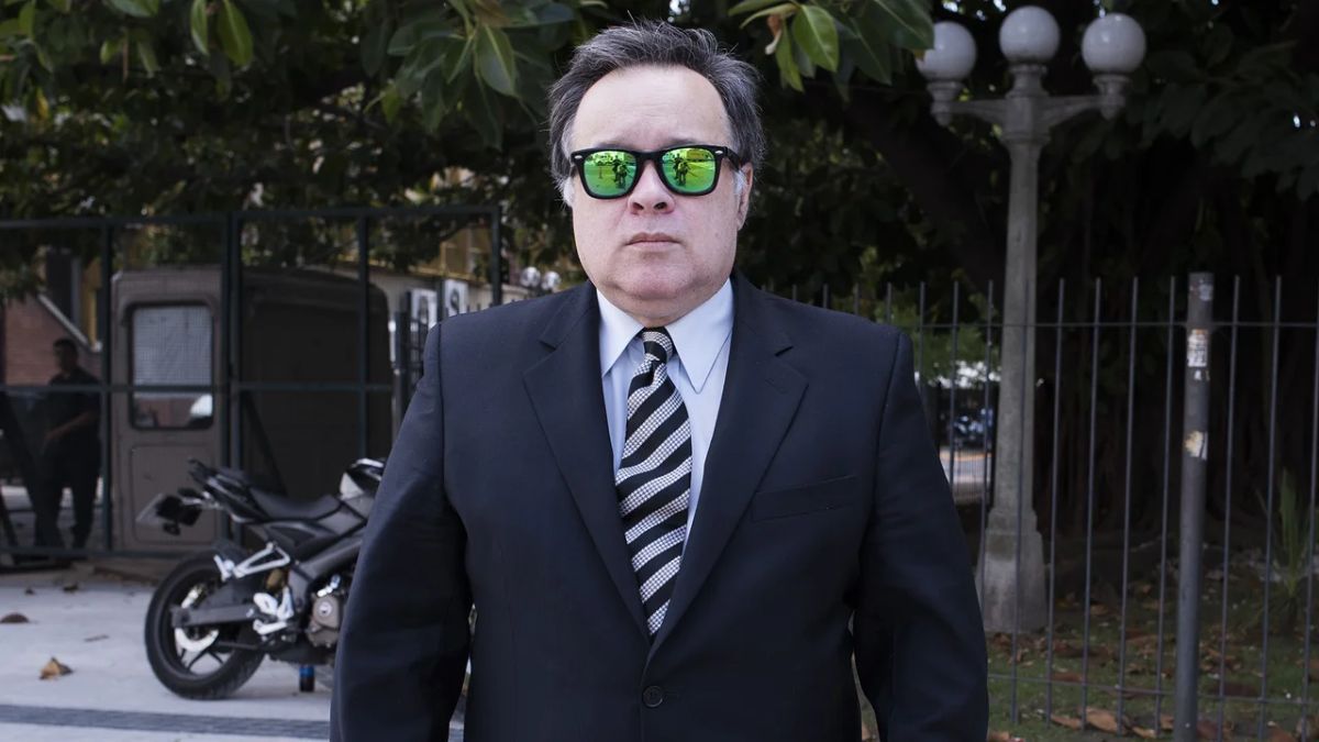Carlos Telleldín asumió la defensa de Luciana Martínez y denunció irregularidades en la detención de la ex Gran Hermano. Carlos Telleldín asumió la defensa de Luciana Martínez y denunció irregularidades en la detención de la ex Gran Hermano.