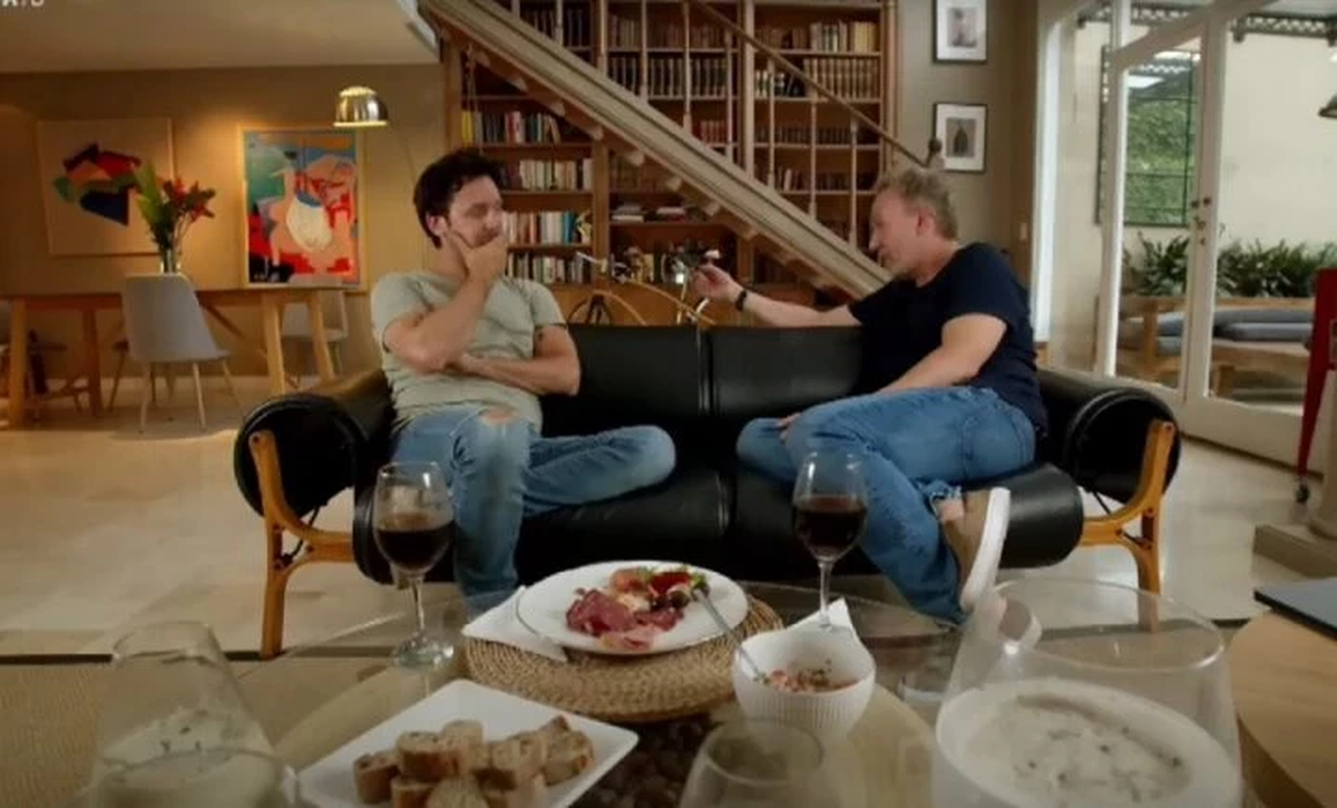 Benjamín Vicuña cuestionó el viejo método de crianza Duérmete, niño: "Miro para atrás y digo 'era un nazi'... había que dejarlos en el cuarto llorando". Benjamín Vicuña cuestionó el viejo método de crianza Duérmete, niño: "Miro para atrás y digo 'era un nazi'... había que dejarlos en el cuarto llorando".