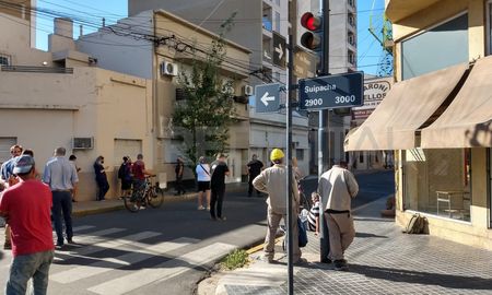 El origen de la fuga de gas estuvo en la avería de un caño madre. Los edificios contiguos a la construcción fueron evacuados. El origen de la fuga de gas estuvo en la avería de un caño madre. Los edificios contiguos a la construcción fueron evacuados.