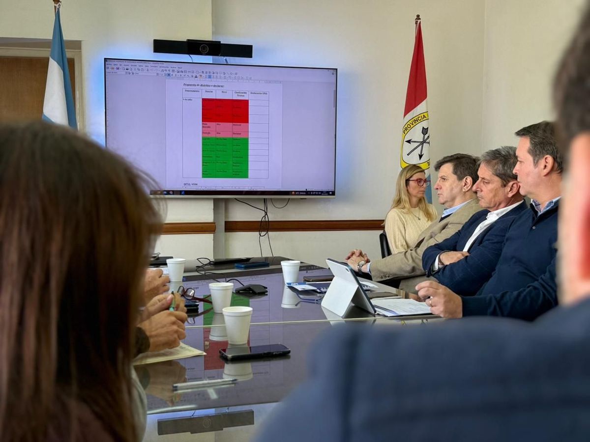 La Comisi&oacute;n tambi&eacute;n facult&oacute; al Ministerio de Desarrollo Productivo a recomendar la declaraci&oacute;n de nuevos distritos en emergencia por decreto, a medida que avancen los relevamientos de da&ntilde;os, tarea que se realiza de manera articulada con el INTA. Quedaron bajo monitoreo sectores de los departamentos San Justo, Castellanos y la zona este de Las Avispas, en San Crist&oacute;bal.
