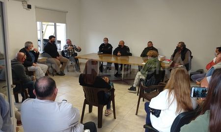 Los vecinos de Arroyo Leyes reclamaron seguridad durante un encuentro con autoridades de la Comisaría 20. Los vecinos de Arroyo Leyes reclamaron seguridad durante un encuentro con autoridades de la Comisaría 20.