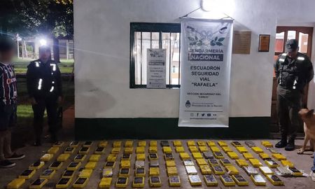 El 30 de noviembre Gendarmería paró una camioneta y descubrió que en los paragolpes llevaba 105 de cocaína.&nbsp;