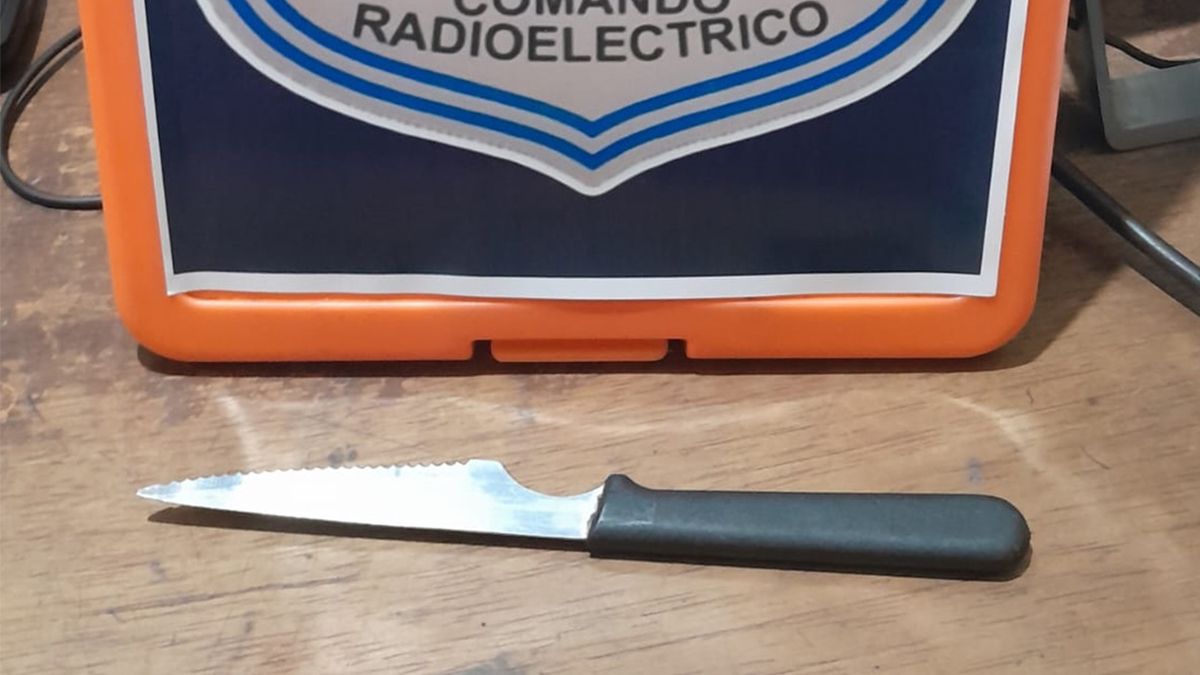 Al hombre detenido le secuestraron el cuchillo que fue utilizado para el asalto. 