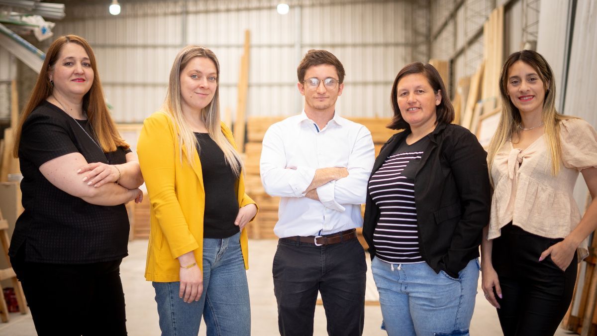 Parte del equipo de Viviendas SION. Parte del equipo de Viviendas SION.