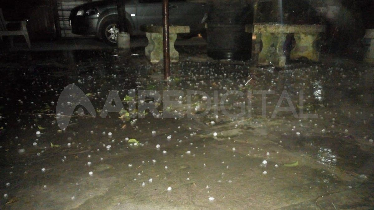 Granizo en Sauce Viejo este lunes a la madrugada.