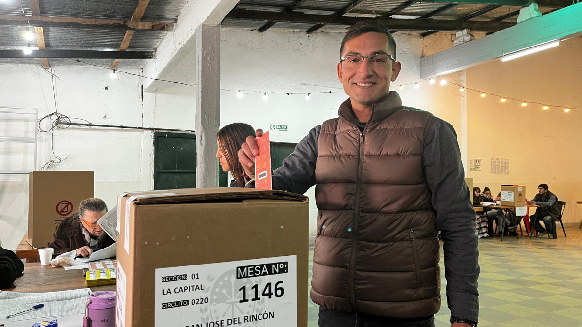 Soperez continuará la jornada recorriendo escuelas y manteniéndose en contacto con los vecinos.