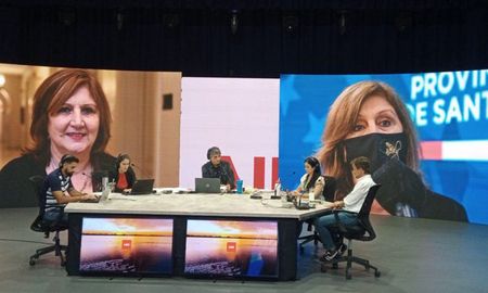 La ministra Cantero dijo que la Provincia aún no analiza adelantar el receso de invierno. Pero que es una decisión federal, no santafesina. La ministra Cantero dijo que la Provincia aún no analiza adelantar el receso de invierno. Pero que es una decisión federal, no santafesina.
