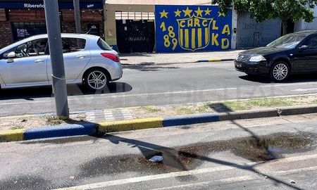 El hecho ocurrió en la intersección de Ibarlucea y Bulevar Avellaneda, a 600 metros del estadio Gigante de Arroyito, donde el conjunto local cayó 1-0 ante el San Lorenzo. El hecho ocurrió en la intersección de Ibarlucea y Bulevar Avellaneda, a 600 metros del estadio Gigante de Arroyito, donde el conjunto local cayó 1-0 ante el San Lorenzo.