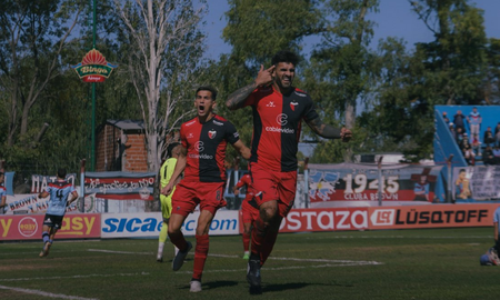 Javier Toledo cortó su racha en Colón y volvió a convertir con la camiseta del Sabalero. Javier Toledo cortó su racha en Colón y volvió a convertir con la camiseta del Sabalero.
