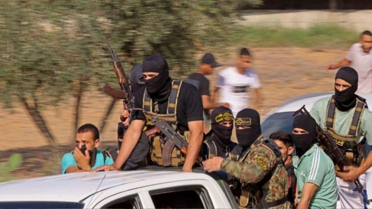 Las personas que fueron secuestradas durante una incursión del grupo armado en Israel el 7 de octubre de 2023 están siendo devueltas por tandas