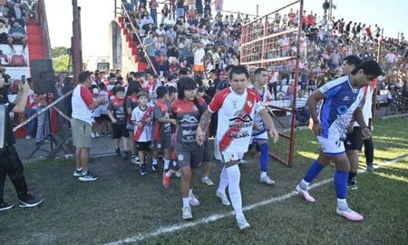 Tras irse de Colón, el Pulga Rodríguez debutó con un gol de penal en Ñuñorco. Tras irse de Colón, el Pulga Rodríguez debutó con un gol de penal en Ñuñorco.