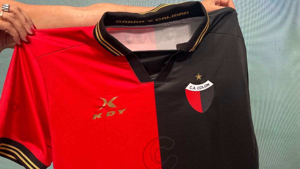 Así es la nueva camiseta de Colón por los 120 años del club.