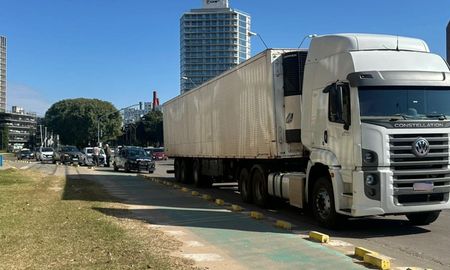 El accidente ocurrió en inmediaciones de avenida Alem y Marcial Candioti de Santa Fe. El accidente ocurrió en inmediaciones de avenida Alem y Marcial Candioti de Santa Fe.