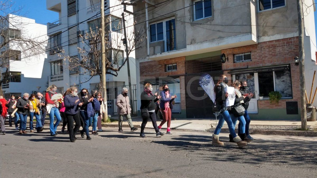 Comerciantes se manifestaron hasta la Municipalidad para entregar un petitorio en el que solicitaron mayor presencia policial. 