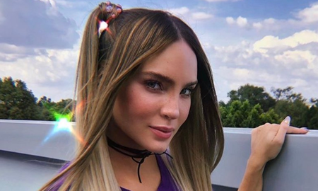 Hace unos días, Belinda fue captada mientras se sostenía el vientre y ahora, la prometida de Christian Nodal, apareció alejada de la bebida. Hace unos días, Belinda fue captada mientras se sostenía el vientre y ahora, la prometida de Christian Nodal, apareció alejada de la bebida.