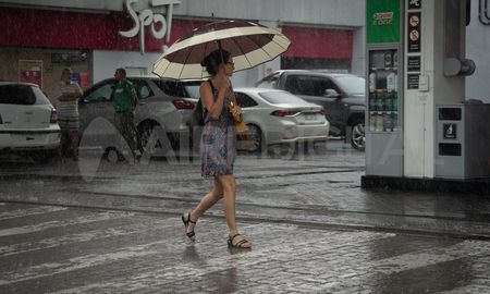 Se viene la lluvia en la ciudad de Santa Fe. Se viene la lluvia en la ciudad de Santa Fe.
