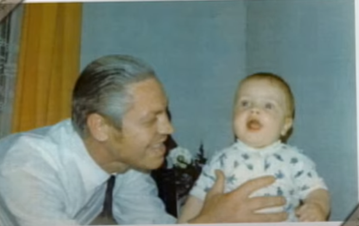 Marley junto a su padre, Jack Wiebe.