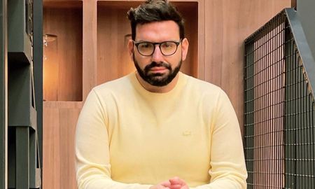 Damián Betular, el pastelero que se luce como jurado de MasterChef Celebrity. Damián Betular, el pastelero que se luce como jurado de MasterChef Celebrity.