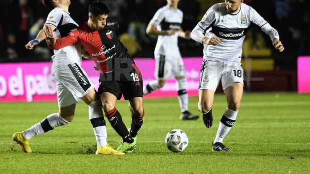 Último choque entre Colón y Gimnasia y Esgrima en Santa Fe por la Copa de la Liga Profesional.