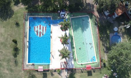 La pileta de Unión en la Tatenguita y el natatorio en el club funcionarán hasta fines de febrero. La pileta de Unión en la Tatenguita y el natatorio en el club funcionarán hasta fines de febrero.