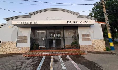 El tiroteo ocurrió en la noche del domingo en la escuela Isabel La Católica, en la esquina de Grandoli y Ayolas, en barrio Tablada. El tiroteo ocurrió en la noche del domingo en la escuela Isabel La Católica, en la esquina de Grandoli y Ayolas, en barrio Tablada.