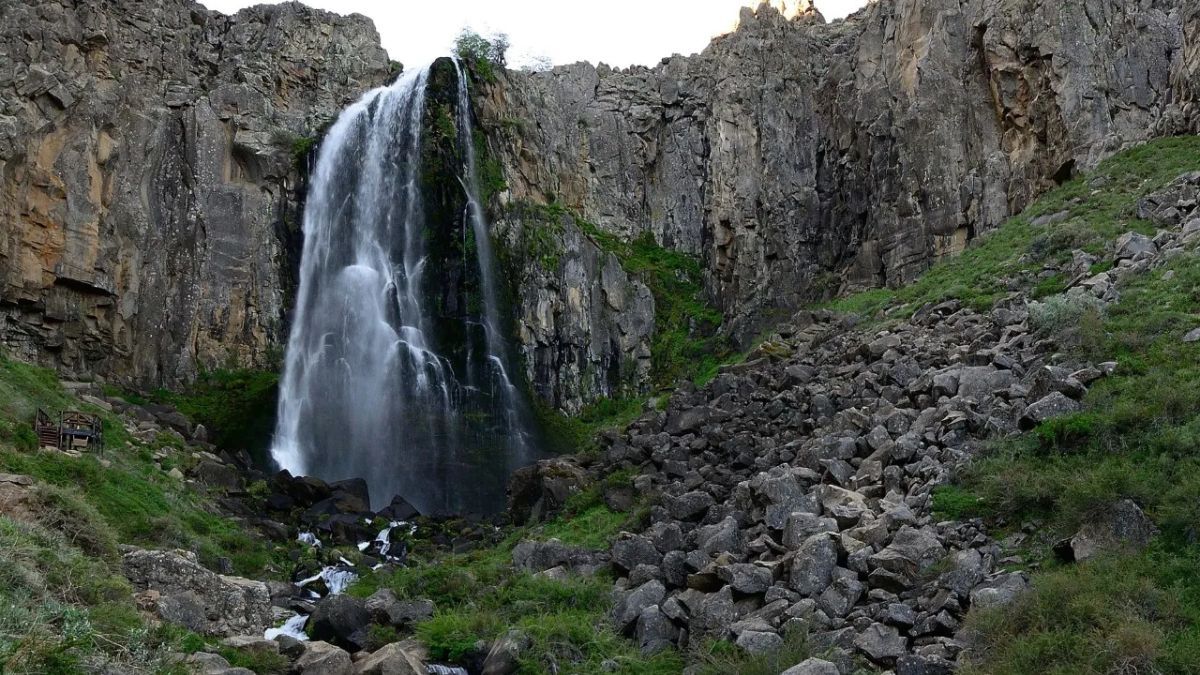Cascada La Fragua, uno de los atractivos naturales más impresionantes de la zona. Cascada La Fragua, uno de los atractivos naturales más impresionantes de la zona.