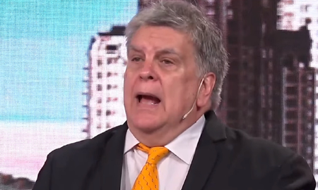 El durísimo mensaje de Luis Ventura contra la familia Maradona: A la hora de repartir la moneda están todas formando fila El durísimo mensaje de Luis Ventura contra la familia Maradona: A la hora de repartir la moneda están todas formando fila