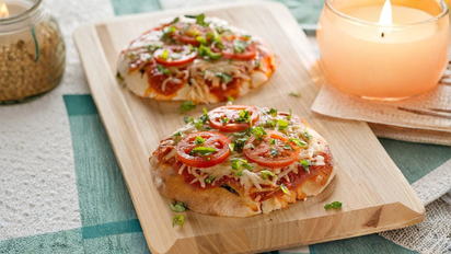 Pizza de sartén con pan árabe: la receta rápida sin horno lista en 10 minutos