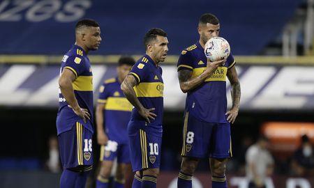 Boca recibe a Santos de Brasil por la Copa Libertadores. El equipo brasileño ya no tiene a Ariel Holan, quien renunció a su cargo de DT este lunes. Boca recibe a Santos de Brasil por la Copa Libertadores. El equipo brasileño ya no tiene a Ariel Holan, quien renunció a su cargo de DT este lunes.