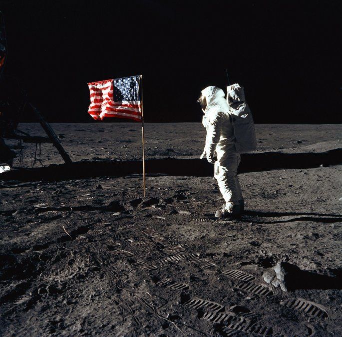 Las huellas que dejaron Aldrin y Armstrong en la Luna cuando caminaron por primera vez en la misión Apolo 11, y que no se borrarán jamás ya que en la Luna no hay atmósfera ni viento. Siguen ahí.