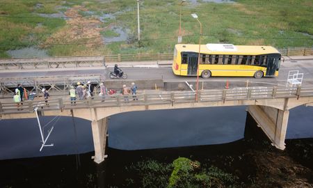 vuelven a restringir el transito en el puente carretero por los trabajos de reparacion vuelven a restringir el transito en el puente carretero por los trabajos de reparacion