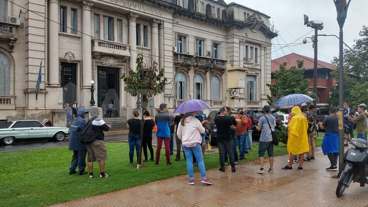 Reclamos. Agentes del Servicio Penitenciario se manifestaron este miércoles frente al Ministerio de Seguridad. Volverán a concentrarse el 25 de marzo.