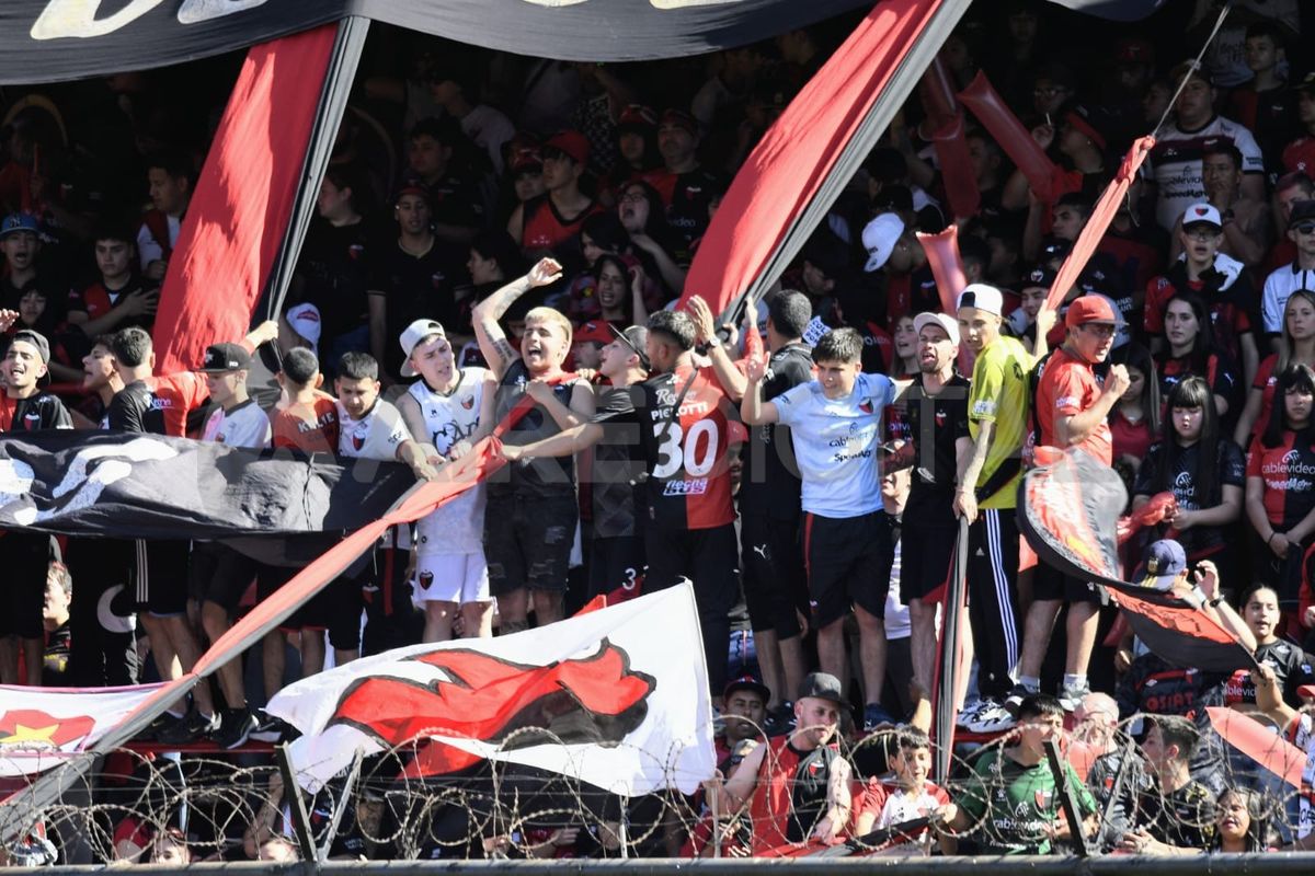 Los hinchas de Colón hicieron una fiesta en el clásico ante Unión. Los hinchas de Colón hicieron una fiesta en el clásico ante Unión.