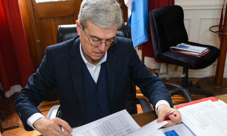 el ministro de Economía, Walter Agosto, señaló que “se mantiene la estabilidad fiscal para las Pymes santafesinas y no se modifica la carga tributaria para las demás empresas durante el año 2021”. el ministro de Economía, Walter Agosto, señaló que “se mantiene la estabilidad fiscal para las Pymes santafesinas y no se modifica la carga tributaria para las demás empresas durante el año 2021”.