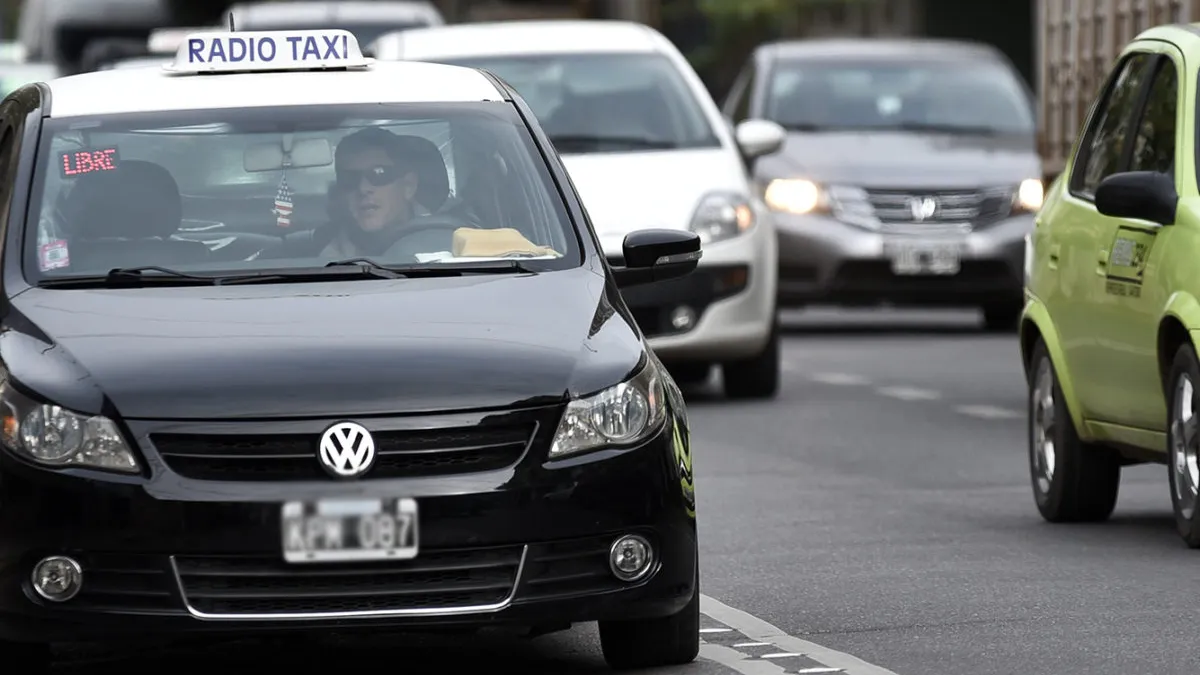 Los taxis de la ciudad de Santa Fe realizaron su quinto aumento en lo que va del año. Los taxis de la ciudad de Santa Fe realizaron su quinto aumento en lo que va del año.