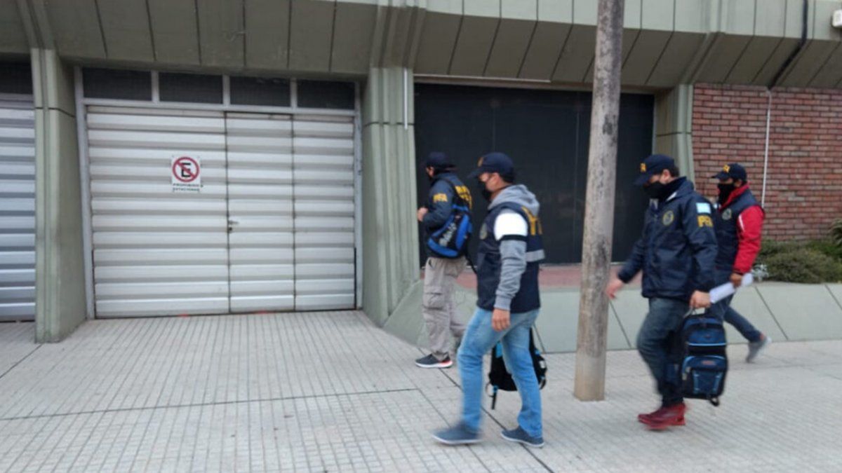Unos 25 agentes de la Polic&iacute;a Federal ingresaron a la sede de Vicentin en Avellaneda este viernes a las 8.30.