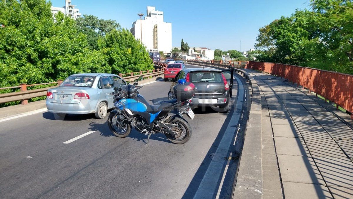 Personal policial dispuso un operativo de tránsito en el lugar donde se produjo el accidente.