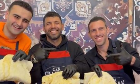 Kun Agüero y Maxi Rodríguez protagonizan el último video del famoso chef turco CZN Burak. Kun Agüero y Maxi Rodríguez protagonizan el último video del famoso chef turco CZN Burak.