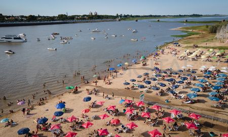 La playa de la Costanera Este solo está habilitada como solarium. Piden respetar las indicaciones de los guardavidas a cargo. La playa de la Costanera Este solo está habilitada como solarium. Piden respetar las indicaciones de los guardavidas a cargo.